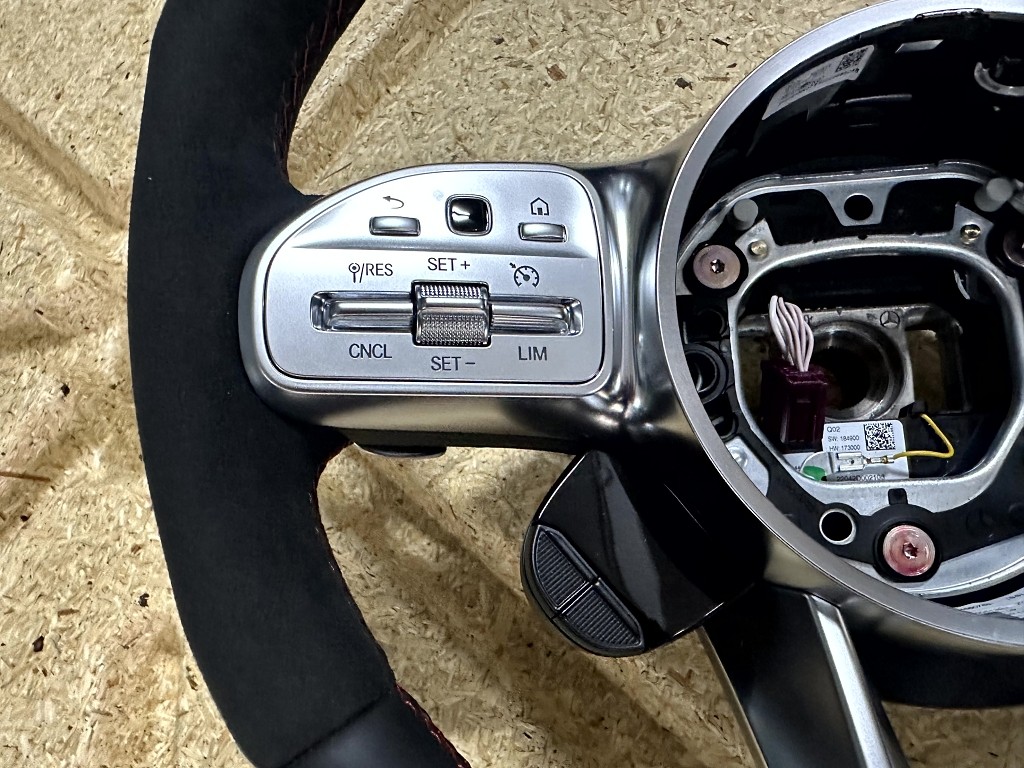 A0004600109 Original Mercedes CLA GLC CLS A E Klasse AMG 63 rot Lenkrad Knöpfe – Bild 3