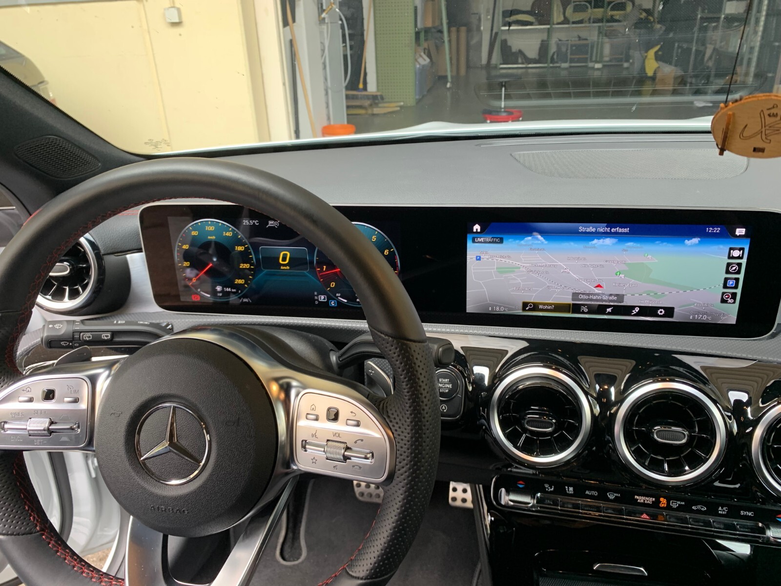 Mercedes Benz CLA 118 Nachrüstung Einbau original Widescreen Tacho Display