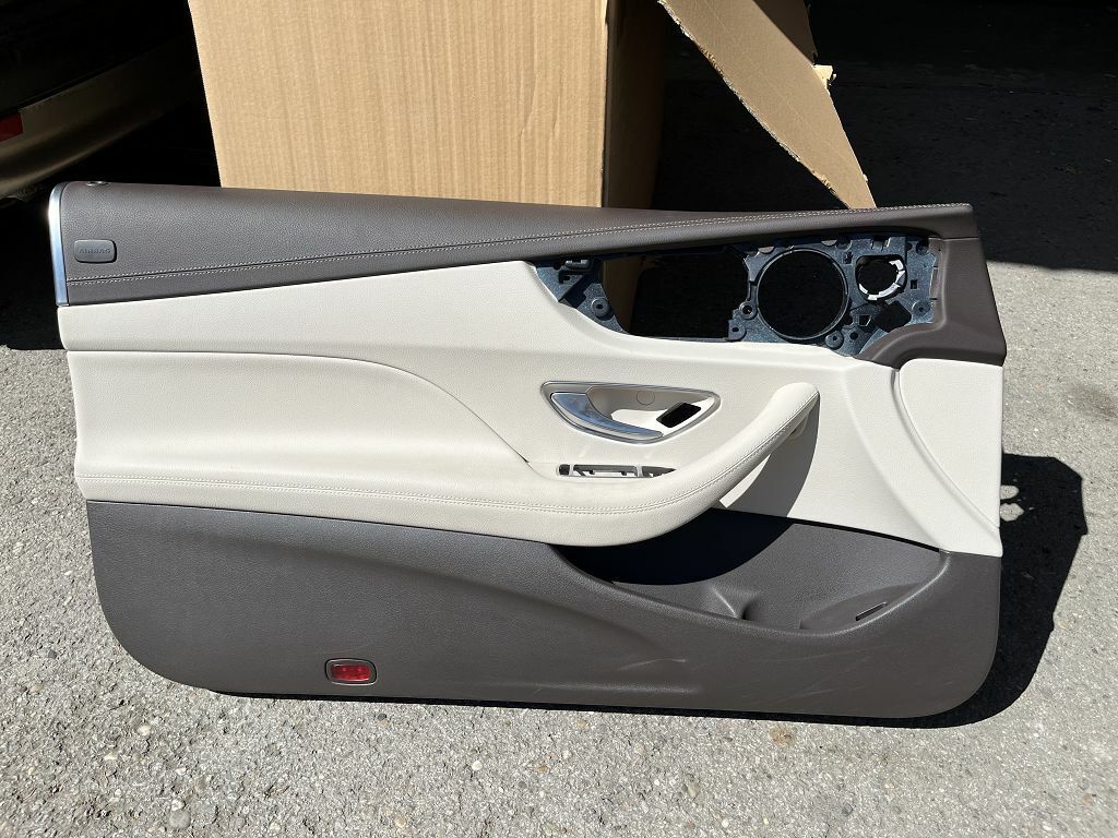 Mercedes 238 E-Klasse Coupe Cabrio Türverkleidung vorne links Leder beige braun