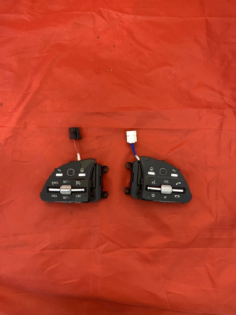 Mercedes E-Klasse W213 238 Lenkradtaste Lenkradschalter A0999052004