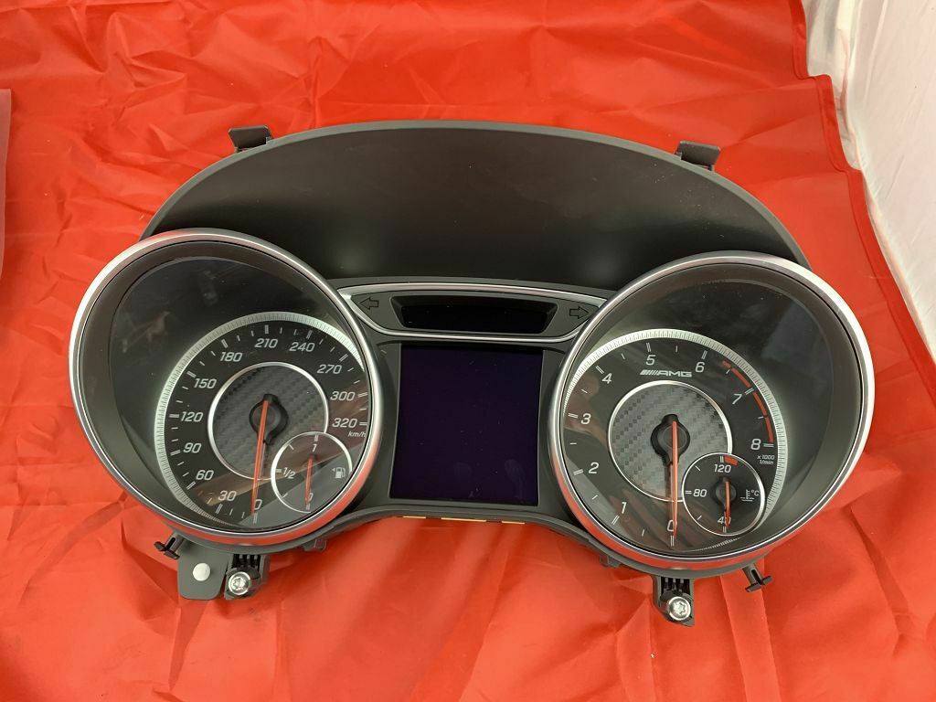 Original Mercedes CLA W117 AMG Kombiinstrument Tacho 320 KM/H A1179007402 NEU